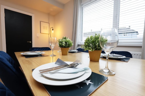 Dining - Cozy Property, Sleeps 8 ,Large Driveway and large Garden (Nantgarw)