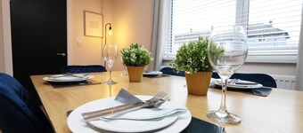 Cozy Property, Sleeps 8 ,Large Driveway and large Garden