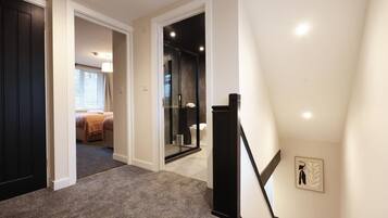 3 bedrooms, iron/ironing board, Internet, bed sheets