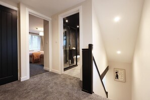 3 bedrooms, iron/ironing board, internet, bed sheets - Cozy Property, Sleeps 8 ,Large Driveway and large Garden (Nantgarw)