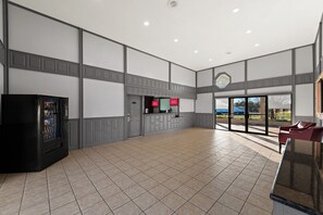 Lobby - Red Roof Inn Nacogdoches (Nacogdoches)