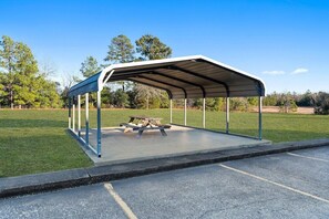 Outdoor dining - Econo Lodge Nacogdoches (Nacogdoches)