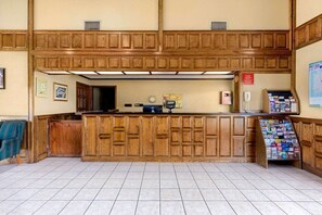 Lobby - Econo Lodge Nacogdoches (Nacogdoches)