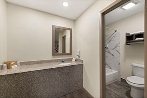 Bathroom - Red Roof Inn Nacogdoches (Nacogdoches)