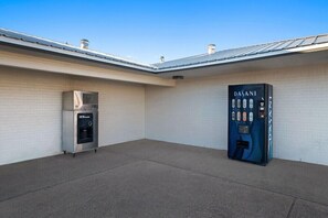 Property grounds - Econo Lodge Nacogdoches (Nacogdoches)