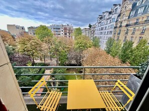 Outdoor dining - Chic and spacious haven of calm in Neuilly (Neuilly-sur-Seine)