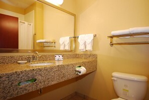 Bathroom - Best Western Plus Towanda Inn (Towanda)