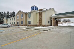 Exterior - Cobblestone Hotel & Suites -- Punxsutawney, PA (Punxsutawney)