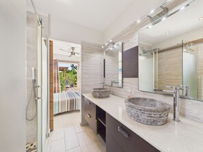 Shower, hair dryer, towels - Villa for 6 - Pool and sea view - Relax (Saint-François)