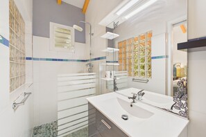 Shower, hair dryer, towels - Villa for 6 - Pool and relax (Saint-François)