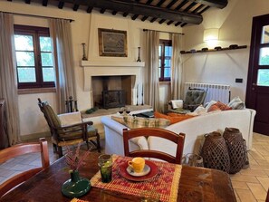 Living area - Casa Turchina, a renovated old fishing lodge surrounded by nature (Veneto)