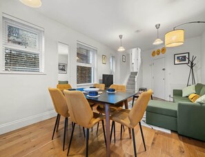 Dining - Brand-new Fulham Stay Near Thames (London)