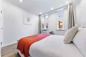 Iron/ironing board, WiFi, bed sheets - Kensington High St. 2Bed Flat Central London (London)