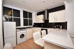 Private kitchen - Kensington High St. 2Bed Flat Central London (London)