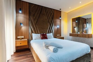 Silitysrauta/-lauta, Wi-Fi, vuodevaatteet