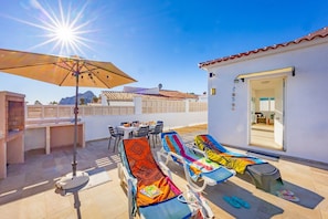 Outdoor dining - Villa Kuki - PlusHolidays (Calpe)