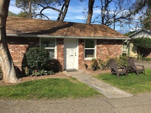 Exterior - Lazy J Ranch-americas Best Value Inn (Three Rivers)