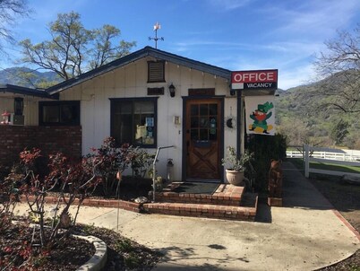 Lazy J Ranch-americas Best Value Inn