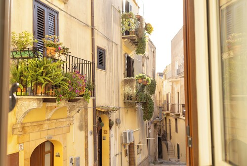 La Cantunera by Biddizzi Rari - inside the historic district of “Cadda”