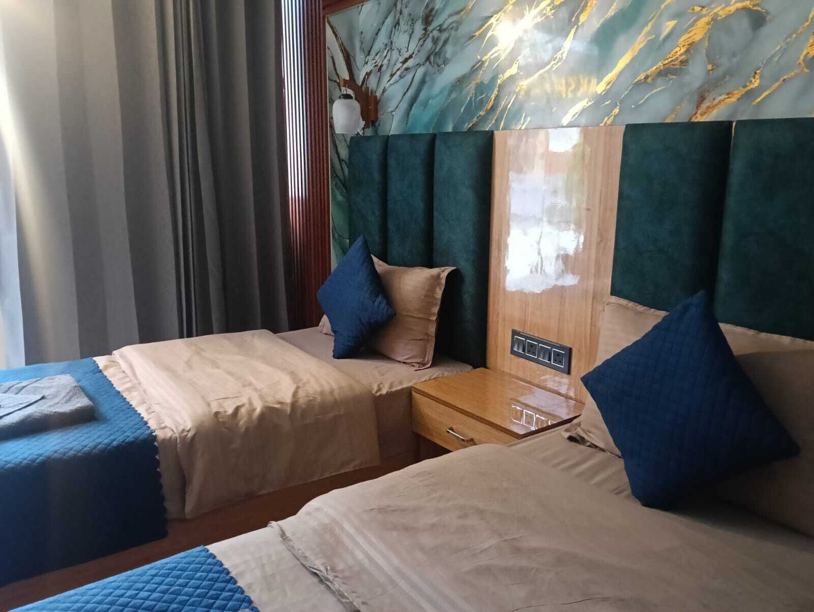 標準雙床房 | 書桌、免費無線上網