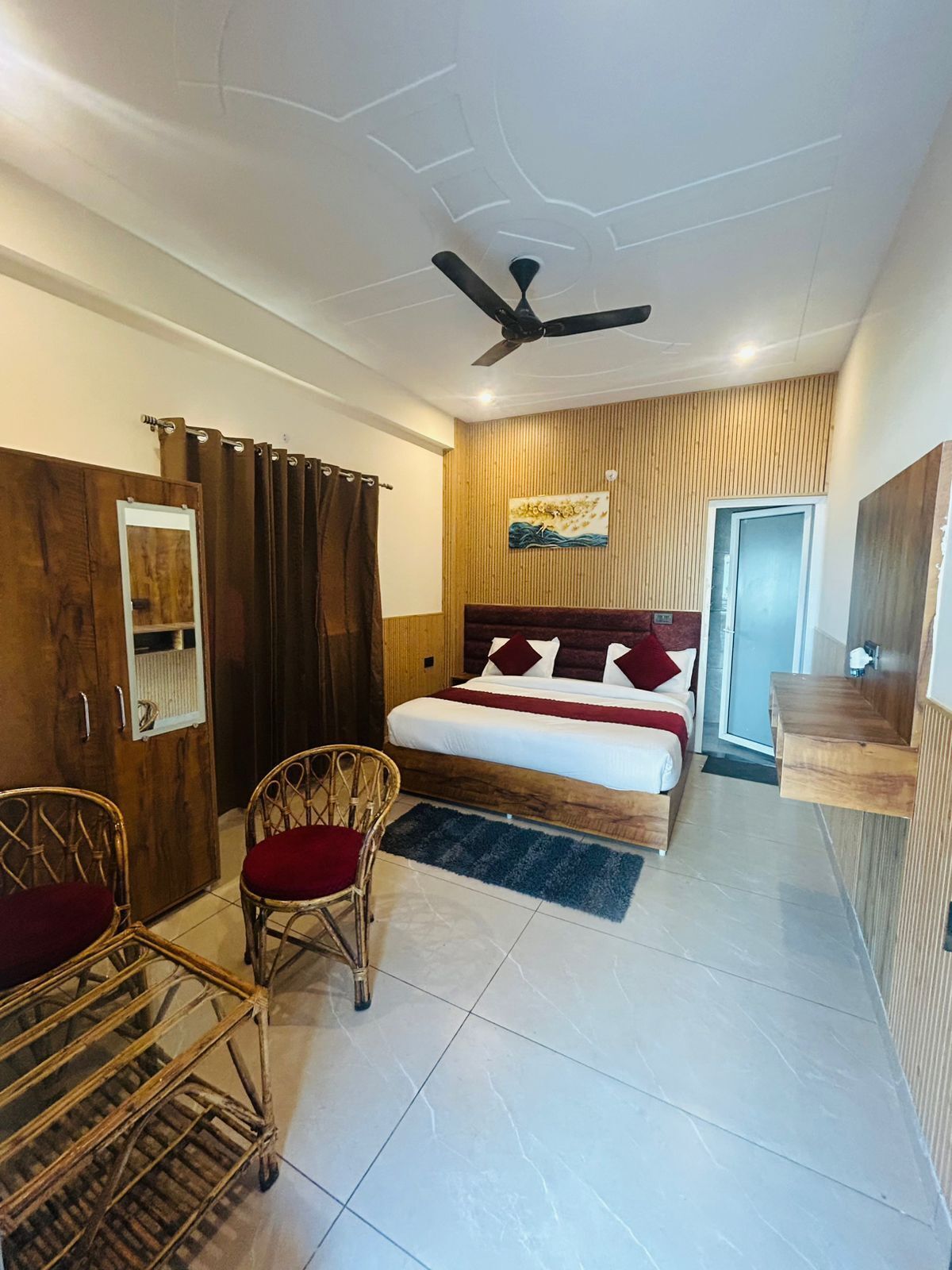 豪華雙人房 | 書桌、免費無線上網