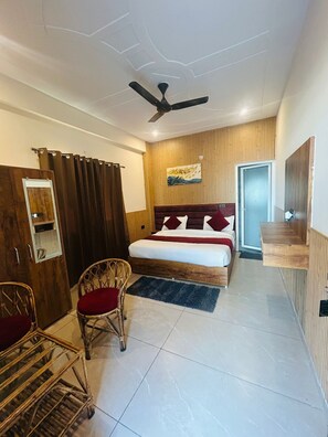 豪華雙人房 | 書桌、免費無線上網