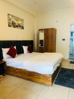 Desk, free WiFi - La Casa Bonita (Rishikesh)