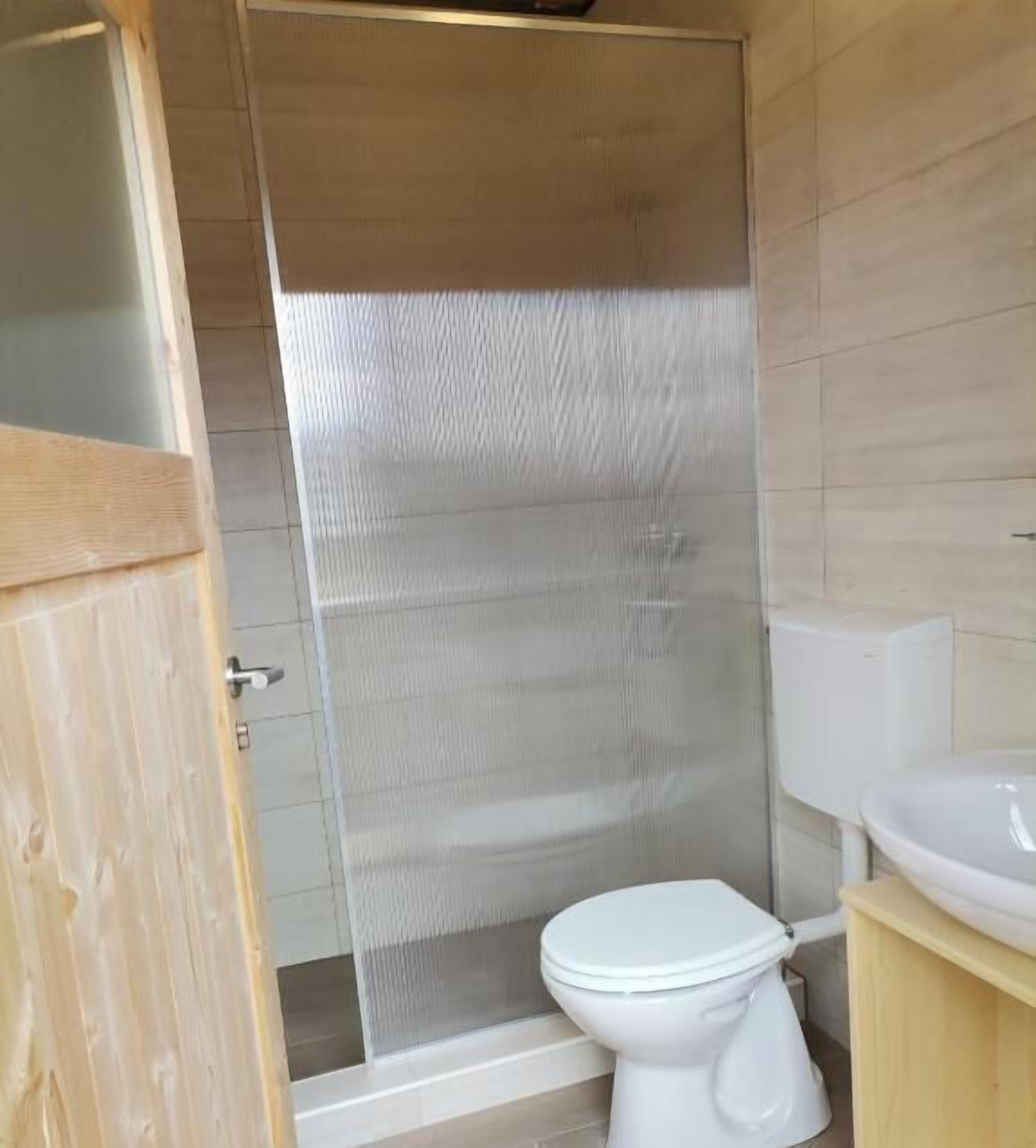 Classic Cabin, Mountain View | Bathroom | Shower, hair dryer, towels, soap