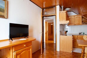 Standard Apartment, Garden View | Interior