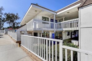 Exterior - Super 8 by Wyndham Livermore (Livermore)