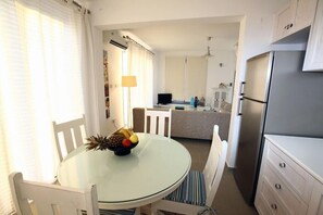 Dining - Meltemi Villas (Chlorakas)
