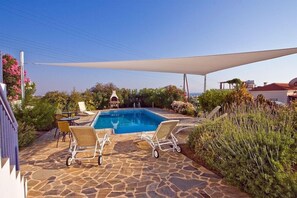 Outdoor pool - Meltemi Villas (Chlorakas)