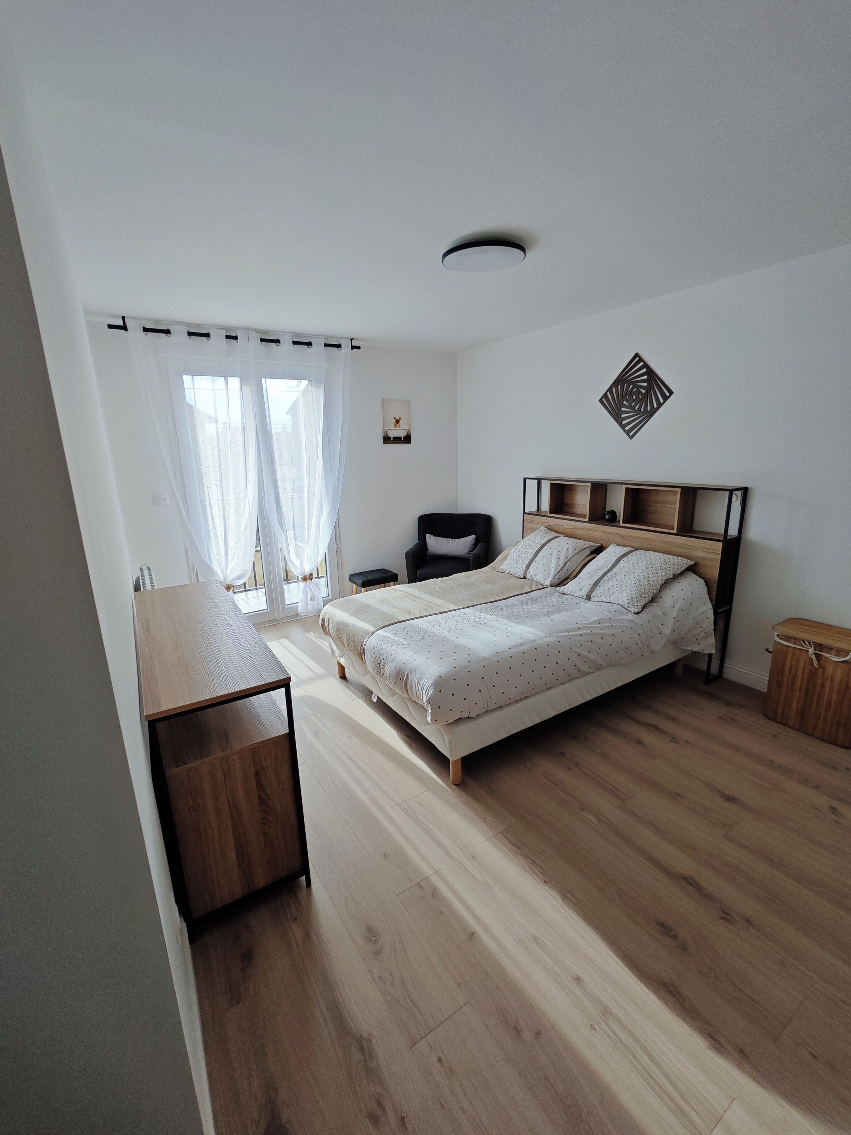 5 soveværelser, skrivebord, strygejern/strygebræt, weekendseng