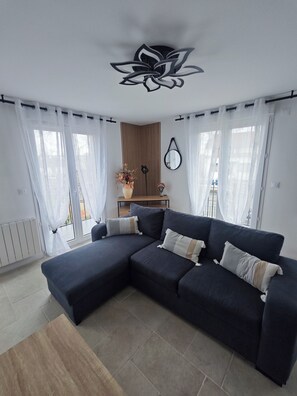 TV - Large apartment between Paris - Disneyland - CDG Airport - B.Olympique Vaires (Brou-sur-Chantereine)