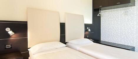 Comfort Twin Room, Balcony, Park View | In-room safe, free WiFi