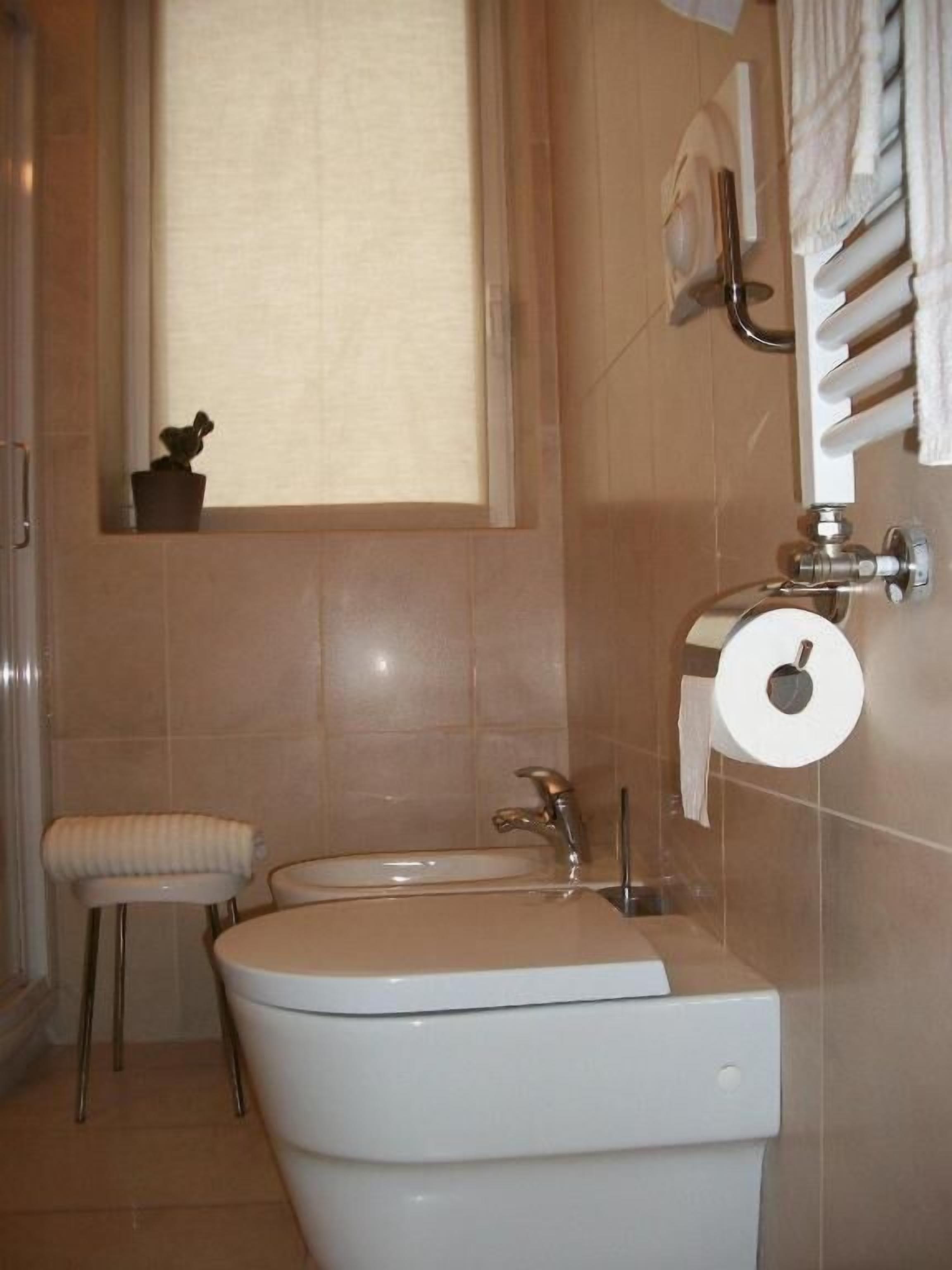 Comfort-Zweibettzimmer, Balkon, Parkblick | Badezimmer