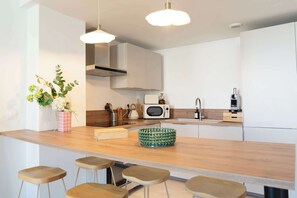 Fridge, microwave, oven, stovetop - A Wonderfull 3-BR - Saint Victor (Marseille)