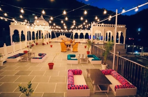 Leopard Valley Resort