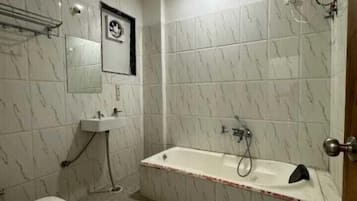 Superior Room | Bathroom
