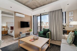 Smart TV - Harbourline Haven | Signature #304 | De Waterkant (Cape Town)
