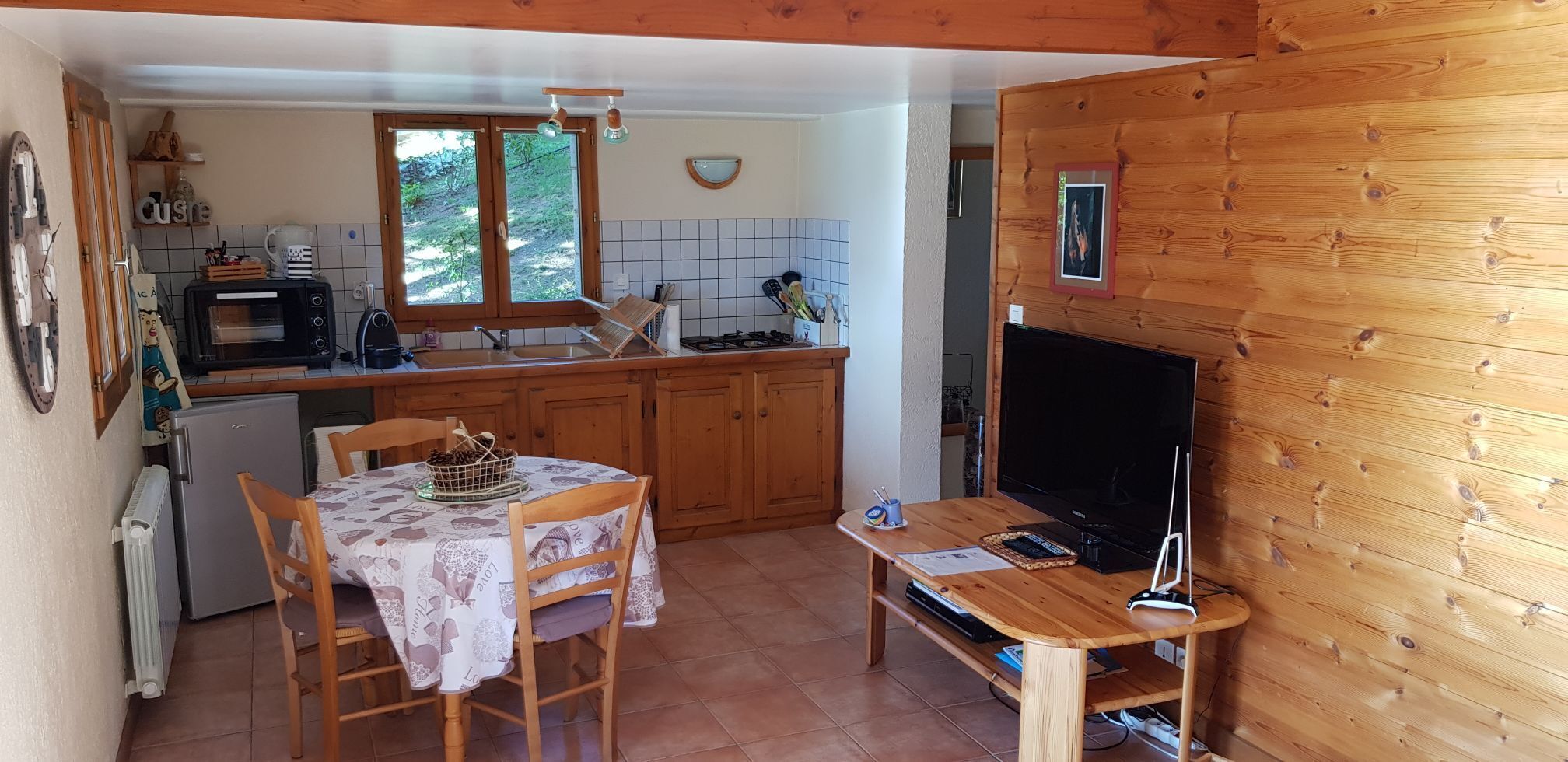 piéce de vie sur cuisine équipée