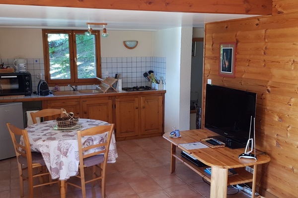 piéce de vie sur cuisine équipée