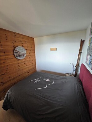 1 bedroom, iron/ironing board, free WiFi, bed sheets - 37 m2 apartment in RDC chalet with south-facing lake view (Puy-Sanières)
