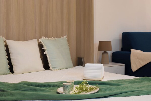 1 habitación, tabla de planchar con plancha, wifi gratis y ropa de cama