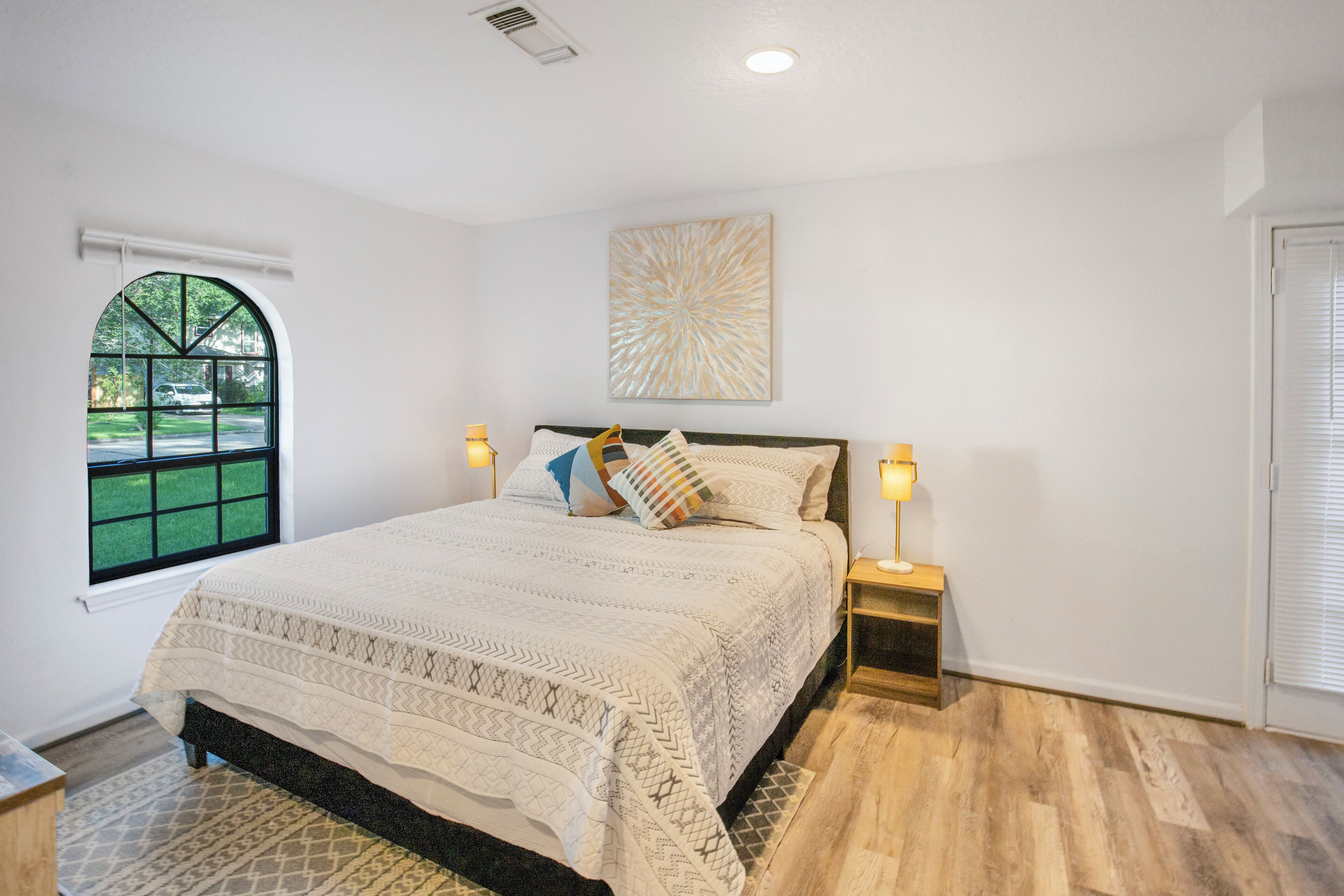 Bureau, fer et planche à repasser, Wi-Fi gratuit, draps fournis