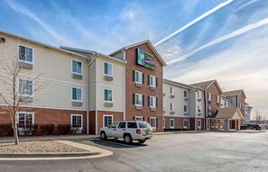 A multi-story hotel with a brick facade and a sign for Extended Stay America. - Value Place Cleveland, OH (Mentor)