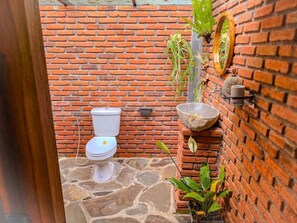 Chambre Double Deluxe, balcon, vue jardin | Salle de bain