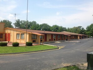 Exterior - Guest Inn Lebanon (Lebanon)