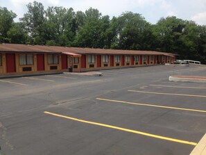 Property grounds - Guest Inn Lebanon (Lebanon)