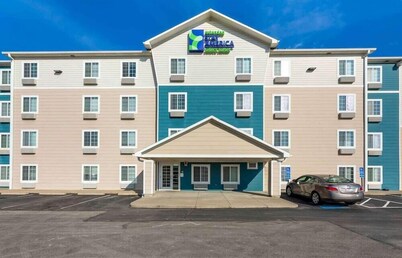 Woodspring Suites Cleveland Avon